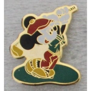 1980s MICKEY MOUSE GOLF Player Lapel Pin 1" x 0.9" (2.5 x 2.25 cm.) Walt Disney