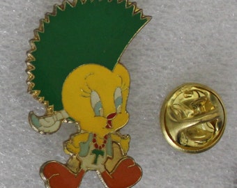 1990s TWEETY BIRD Lapel Pin (Mohawk) - 3 x 2 cm. (1.2" x 0.8") - Warner Bros - VHTF