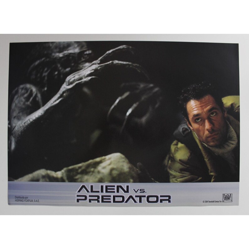 Predator Looming 2004 ALIEN VS. PREDATOR Movie Lobby Card Paul W. S. Anderson 13.3
