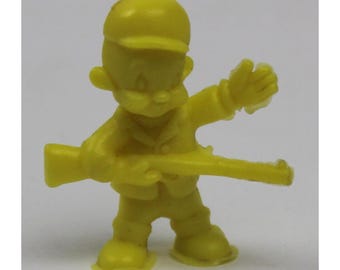 1967 ELMER FUDD PVC Figure 1.25" (3.25 cm.) Warner Bros Prod. - Yellow - Very Rare
