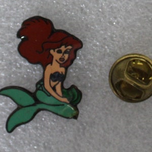 1990er Jahre KLEINE MEERJUNGFRAU Ariel Anstecknadel 2,5 x 2 cm. 2 cm x 2 cm Walt Disney