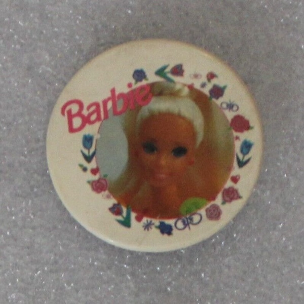 1993 BARBIE DOLL Button 1.4" (3.4 cm.) in Diameter Original Vintage Spain Mattel