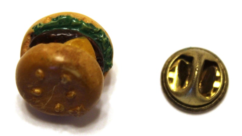 1990s HAMBURGER / CHEESEBURGER Lapel Pin - 1.5 X 1.5 X 1 Cm. (0.6