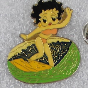 1980s BETTY BOOP Lapel Pin 1.4" x 1.2" (3.5 x 3 cm) Swimsuit M Fleischer OVERSIZED and Very Rare