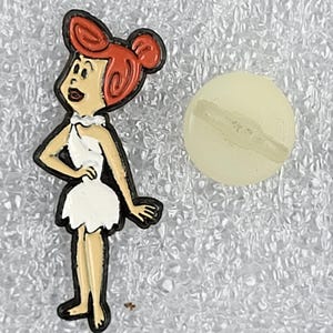 1994 WILMA FLINTSTONE Anstecknadel 1.3 "x 0.4" (3.25 x 1 cm.) The Flintstones Vintage Artikel Hanna-Barbera
