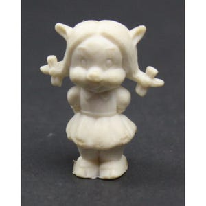 Figura de PVC PETUNIA PIG 1967 1,25" (3,25 cm.) Warner Bros Productions - Blanca - Rara