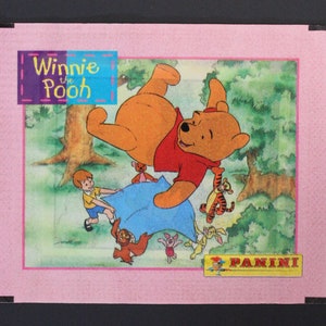 Jeu de cartes à collectionner WINNIE L'OURSON 1999 - Objet vintage péruvien scellé - Neuf et scellé - 10 x 8 cm. ( 3,9 x 3,1 po. ) Panini