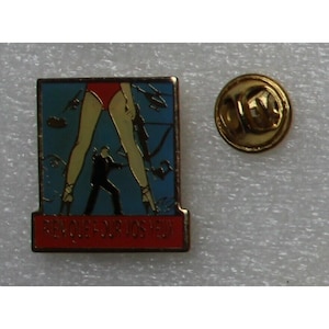 1981 JAMES BOND French Lapel Pin 2.5 x 2.5 cm (1&quot; x 1&quot;) For Your Eyes Only VHTF!