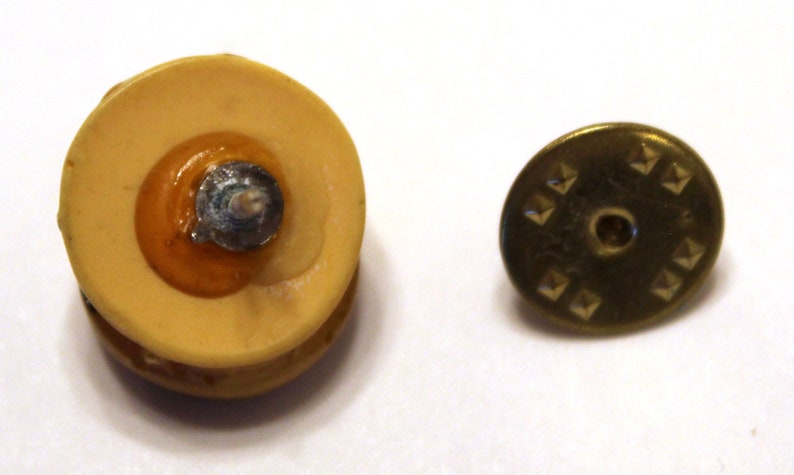 1990s HAMBURGER / CHEESEBURGER Lapel Pin - 1.5 X 1.5 X 1 Cm. (0.6