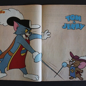 1970&#39;s TOM & JERRY Musketeers Poster - Spanish Vintage - Hanna-Barbera - 38 x 26 cm. ( 15&quot; x 10.25&quot; ) - Good to Very Good Condition