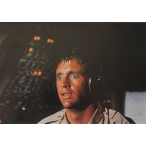 1980 AEREO! Lobby Card Originale Vintage Spagna Leslie Nielsen, Abrahams 13,25" x 9,5" (34 x 24 cm.) #6
