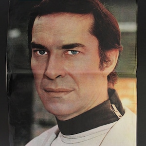 Póster de MARTIN LANDAU Space 1977 1999 (Com. John KOENIG) - Artículo vintage español - 47 x 33 cm. ( 18,5" x 13" ) - ¡Muy difícil de encontrar!