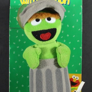 2000 Sesame Street OSCAR THE GROUCH Plush - 14 cm. (5.5&quot;) - Germany - Junior Toys - New