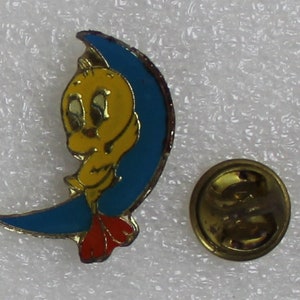 1990s TWEETY BIRD Blue Moon Lapel Pin 2.5 x 2.25 cm. (1&quot; x 0.9&quot;) Warner Bros VHTF