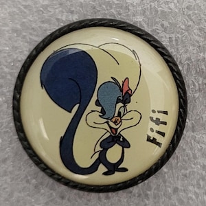 1990s FIFI LA FUME Lapel Pin 1" (2.5 cm.) Diameter Tiny Toon Adventures Warner Bros