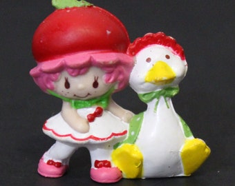 1982 Strawberry Shortcake CHERRY CUDDLER PVC Figure - 1.5" ( 3.8 cm. ) - A.B.C. - Excellent Condition