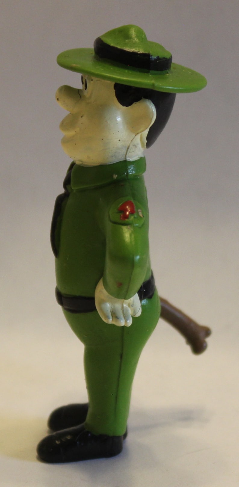 7.6 cm. - Hanna Barbera 1991 Yogi Bear RANGER SMITH Vintage PVC Figure by Miniland 3