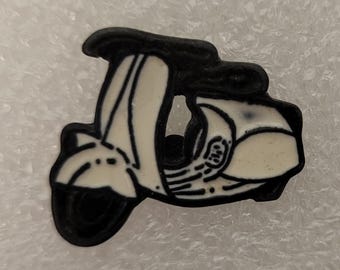 1990s WHITE SCOOTER VESPA Lapel Pin 2.5 x 2 cm. (1" x 0.8") White Motorcycle