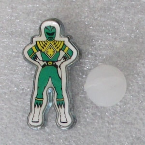 1995 GREEN RANGER Lapel Pin 3.2 x 1.7 cm (1.2&quot; x 0.7&quot;) Power Rangers Promo Spain