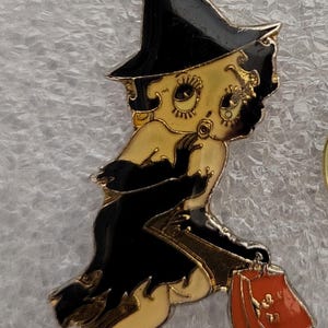 1980s BETTY BOOP WITCH Lapel Pin 1.6" x 0.8" (4 x 2 cm.) Halloween M Fleischer Rare