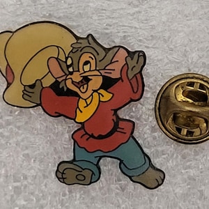 Lata 90. XX wieku FIEVEL MOUSEKEWITZ przypinka 1,2" x 1,2" (3 x 3 cm) Amerykański ogon Fievel wyrusza na zachód