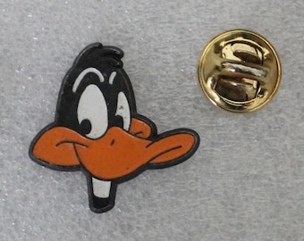1991 DAFFY DUCK Head Lapel Pin 0.9" x 1.1" (2.25 x 2.5 cm.) Warner Bros VHTF