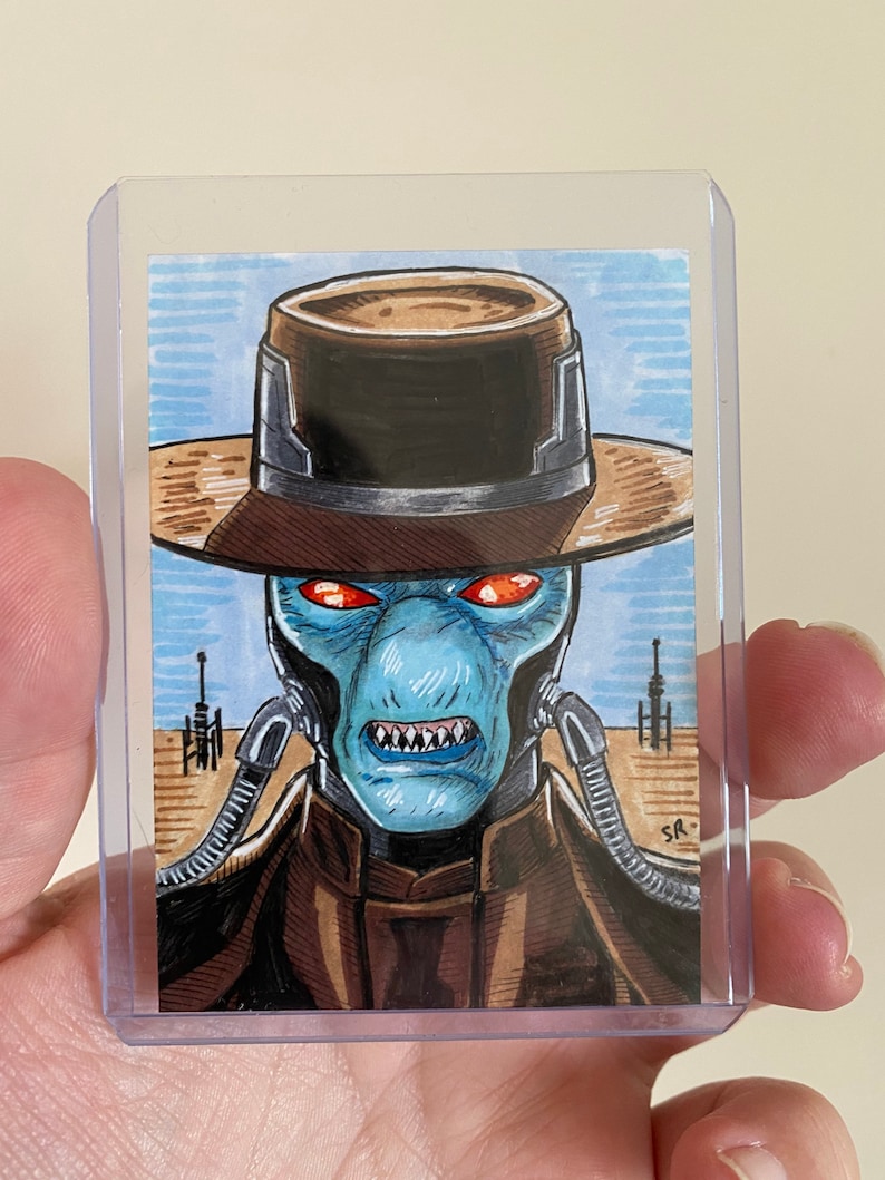 Puede incluir: Una ilustraci&oacute;n dibujada a mano de un extraterrestre de piel azul que lleva un sombrero marr&oacute;n y una chaqueta marr&oacute;n. El extraterrestre tiene ojos rojos y dientes afilados. El fondo es un patr&oacute;n de rayas azules y blancas.