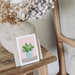Carte mai, carte muguets, bouquet muguets et myosotis, vase avec des fleurs, décoration murale, bouquet printemps, mois de mai image 6