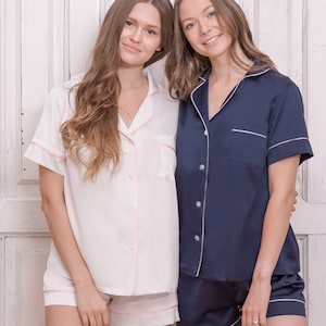 Bridesmaid Pyjamas, Bridesmaid Pajamas, Navy Blue Pajama Set for Women Short Satin Bride Bridal Pyjama Set Wedding PJs Womens