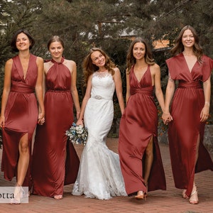 Brudtärneklänning i terrakotta, Brudtärneklänningar, Infinity-klänning, Klänning med flera mönster, Lång brudtärneklänning i siden, rostig lera, rostig orange röd