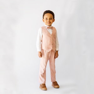 Blush Pink Boys Linnen Pak Het perfecte zomerensemble voor je kleine heer afbeelding 1