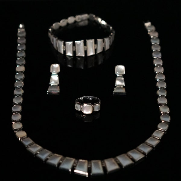 Ensemble de bijoux élégant en argent sterling orné de pierres précieuses en nacre véritable