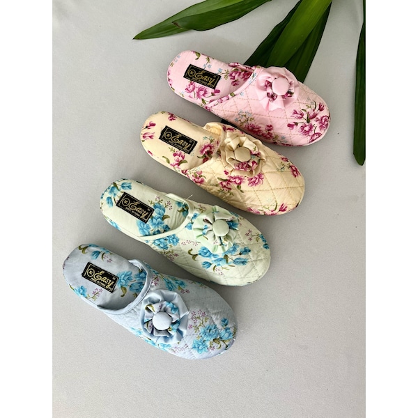 DEADSTOCK; Satin quilted house slippers with floral motif