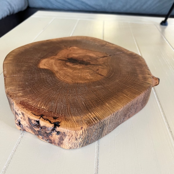 Valley Oak round, trivet, board, cake stand, centerpiece. Rare find