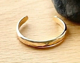 Adjustable toe ring gold, 14k gold filled, hammered toe ring, women's toe rings, men's toe rings, handmade jewelry.