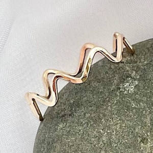 Zig zag ring, 14k gold filled, Wavy ring, Stacking ring, Minimalist ring, Handmade rings, gold wavy ring, 1.2 mm ring.