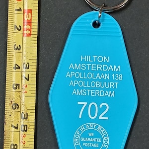 KeY Chain John Lenon Yoko Ono Bed- In AmSterdam HiLton NoVeLtY KeY Chain