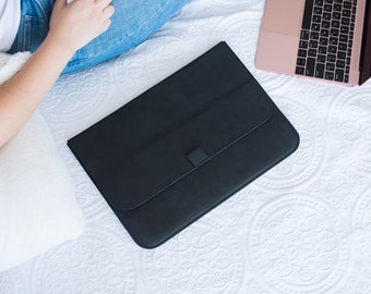 Handcrafted Kindle Case: Minimalist Design, Personalized Engraving