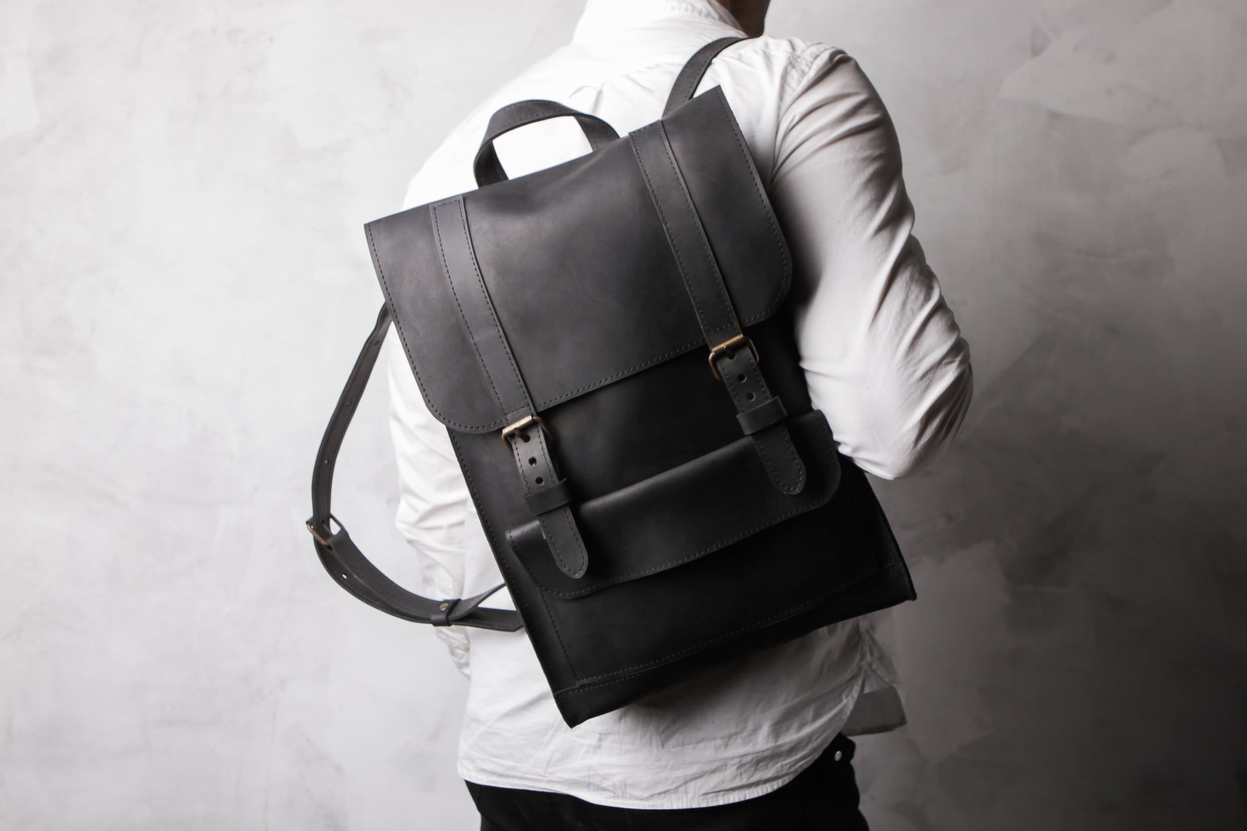 LEATHER BACKPACK - Black