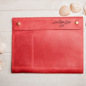 Handmade Leather MacBook Sleeve: Personalized Laptop Case