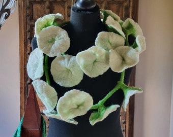NOVITÀ: Ghirlanda di fiori decorativi fatti a mano - linea di fiori in feltro naturale - Ghirlanda di gigli in lana infeltrita indiana per decorazioni per la casa e l&#39;ufficio - BIANCO