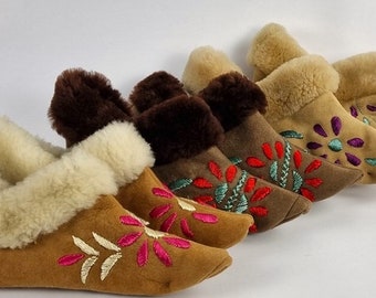 Fairy grandmother embroidered lambskin house shoes - sheephide house slippers - Pixie indoor winter slippers