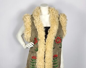 SALE: Vintage suede embroidered bodywarmer with natural sheep fur, suede waistcoat vest with floral hand embroidery, vintage Afghan gilet