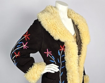Vintage Afghan Suede Coat: Floral Embroidery, Natural Sheep Fur