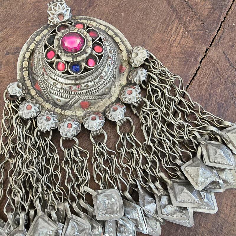 ヴィンテージ クチペンダント：タッセル付きアフガニスタンの