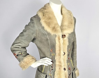 Vintage 1970s Afghan Suede Coat: Penny Lane Style with Floral Embroidery