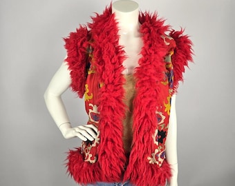 Kamizelka Suzani w stylu vintage: haftowana kamizelka z owczego futra – wzór uzbecki