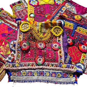 Vintage Kuchi Lätzchen bestickt: afghanische Tribal-Leinen, Perlenstickerei