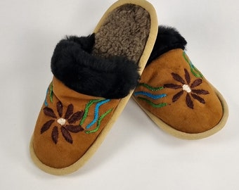 Embroidered Afghan lambskin slippers - indoor sheephide slippers with floral and tribal embroidery - Afghan suede house shoes