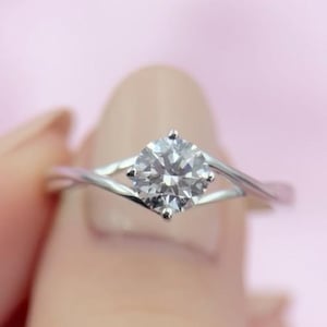 1 Carat Lab Grown Diamond Ring on Twisted 18K White Gold Band
